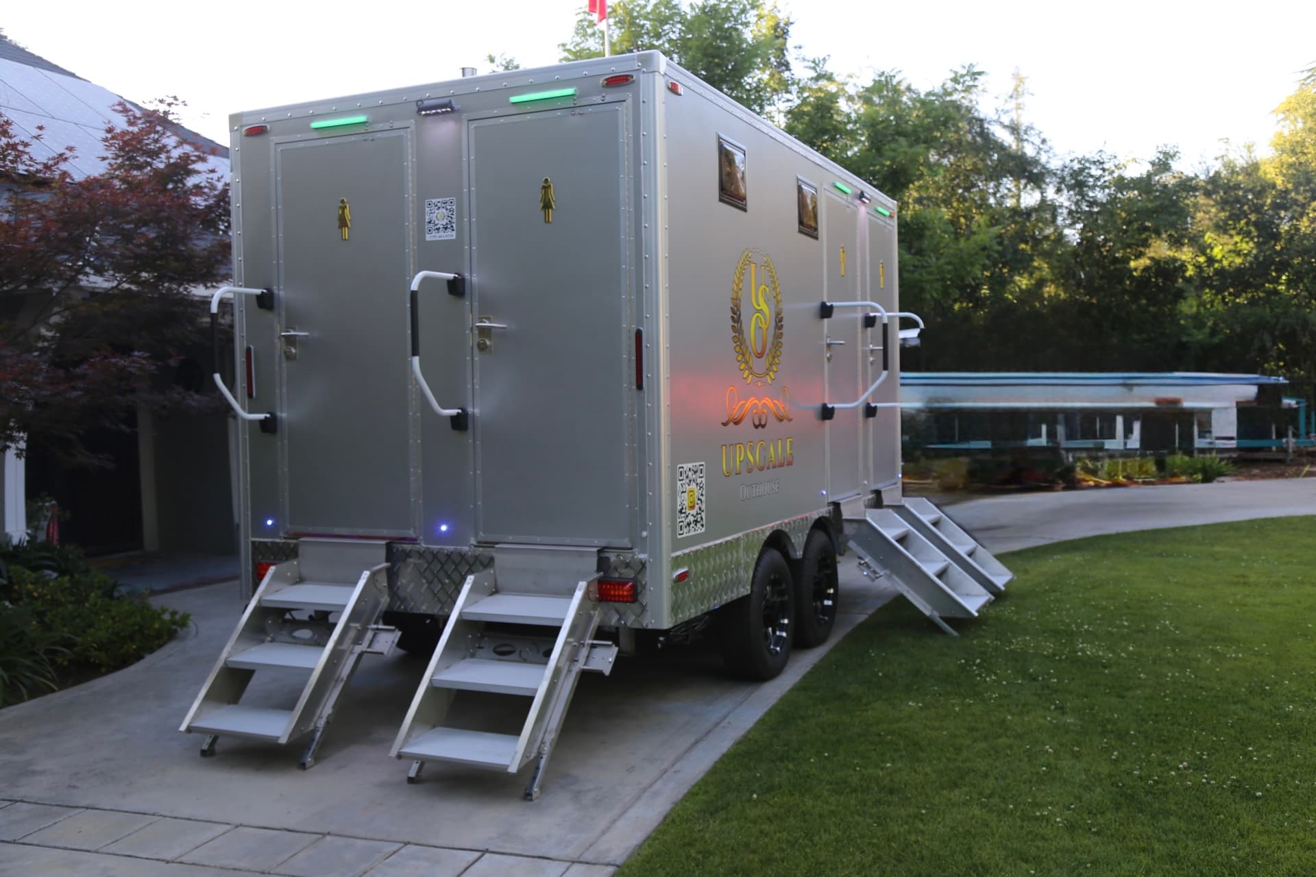 What to Expect When You Rent a Luxury Restroom Trailer